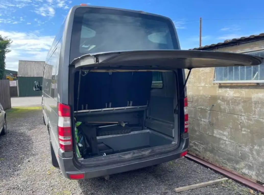 Minibus luggage storage